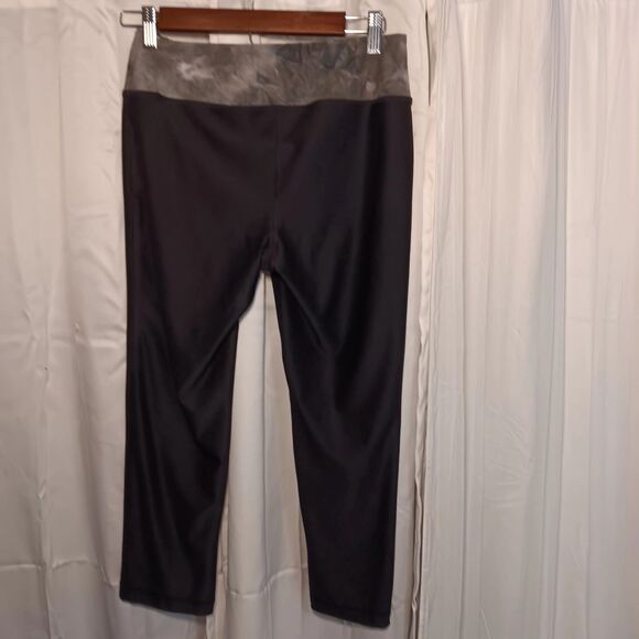 Vogo Athletica Black With Multi Color Waist Band SZ S Capri  Moisture Wicking - Picture 5 of 8